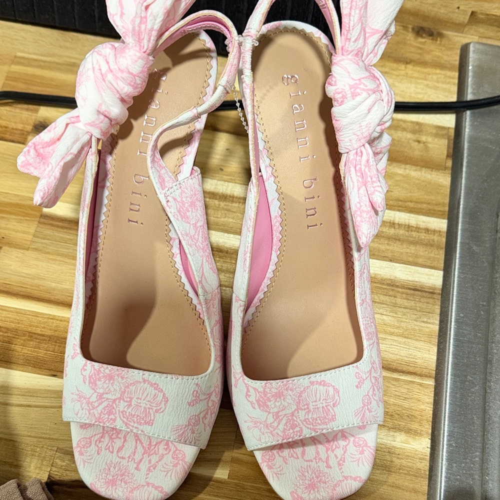 Gianni Bini Pink and White Floral Bow Slingback Heels - Picture 5 of 5